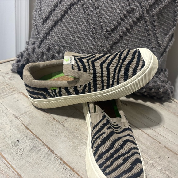 Cariuma Shoes - Cariuma Ibi Slip-On Unisex Shoes:  M: 9, W: 10.5